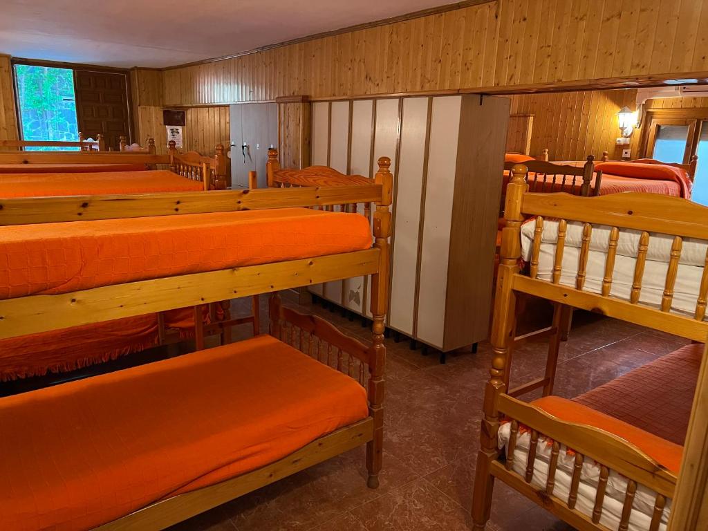 Cama o camas de una habitación en Bungalows & Albergue La Playa