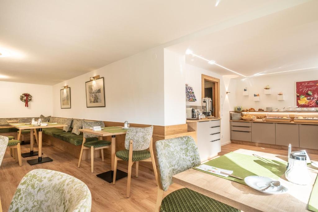 Kuchyň nebo kuchyňský kout v ubytování Hotel-Pension Falkensteiner