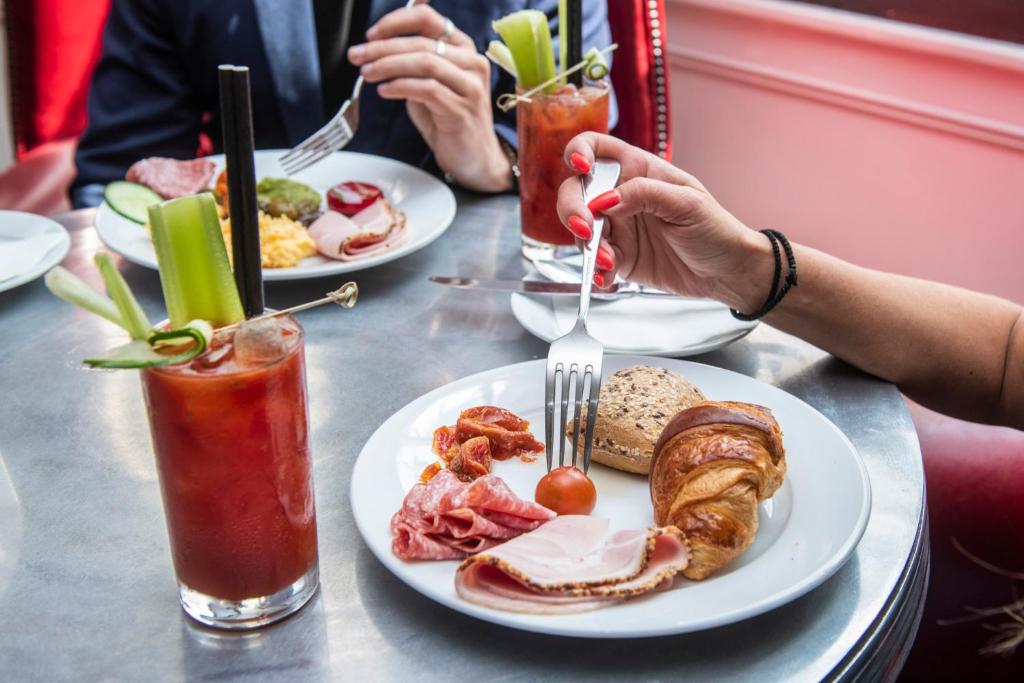 The Exhibitionist Hotel - Resim 31