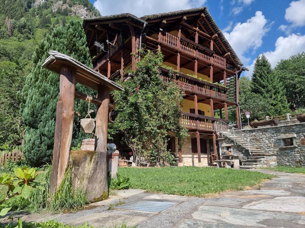 a large wooden house in the mountains at APPARTAMENTO NONNA LEA in Alagna Valsesia