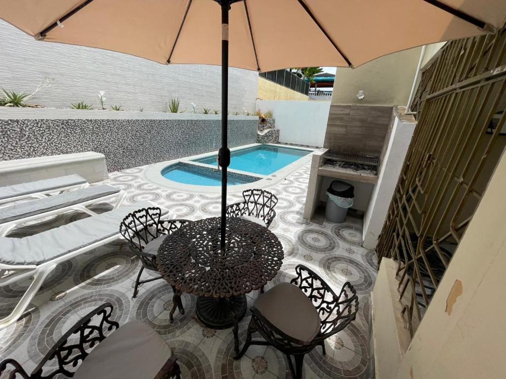 Výhled na bazén z ubytování Casa con piscina ideal para ti y los tuyos. nebo okolí