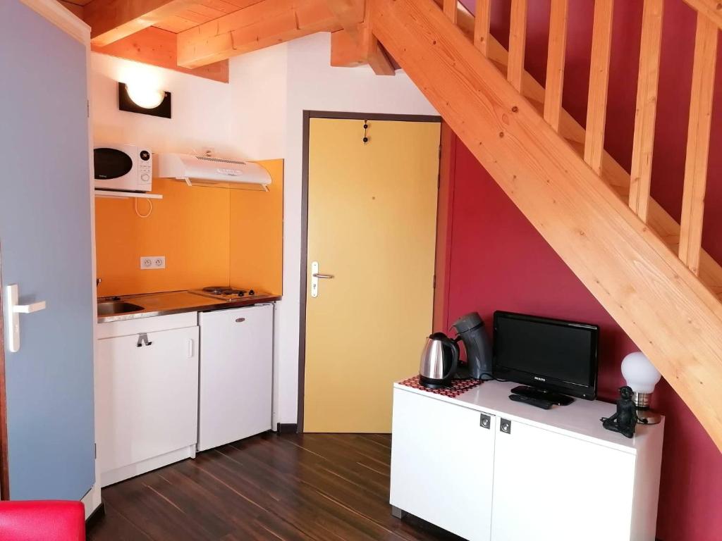 Kuchyňa alebo kuchynka v ubytovaní Immeuble Meroux Moval