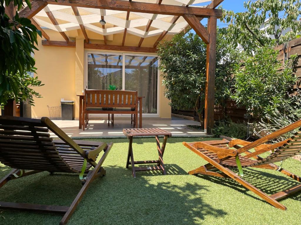 a patio with two chairs and a table and a bench at Lipo je in Zadar