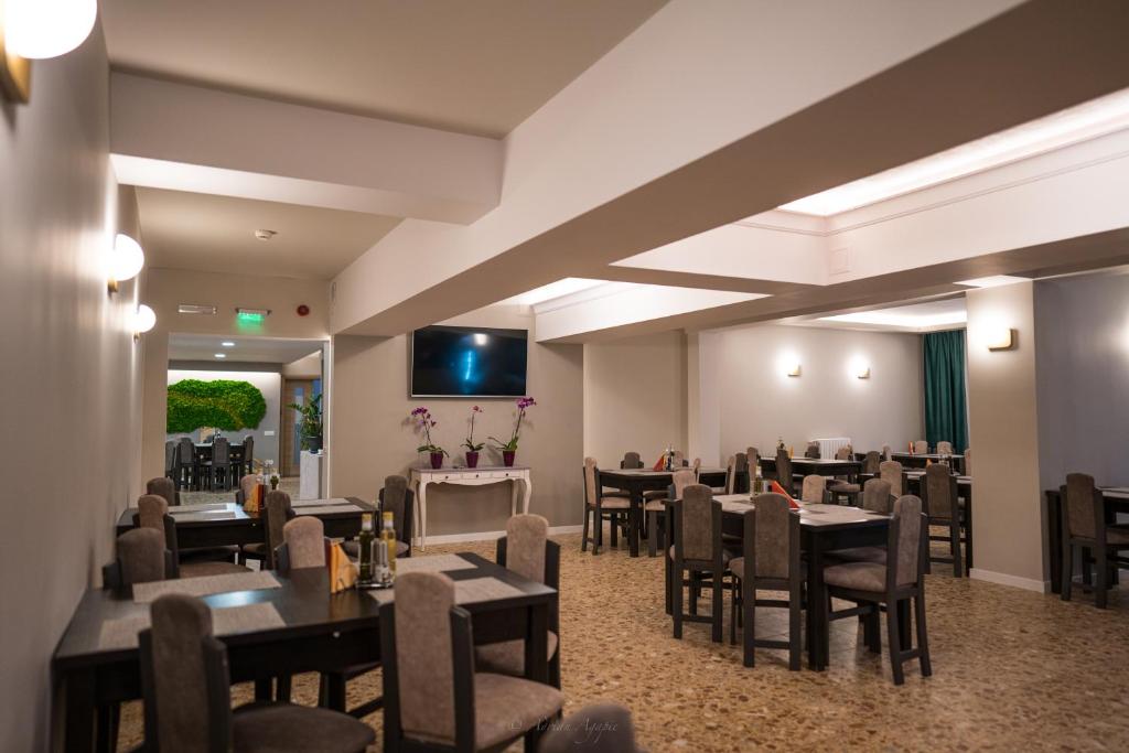 TV a/nebo společenská místnost v ubytování Hotel Hera