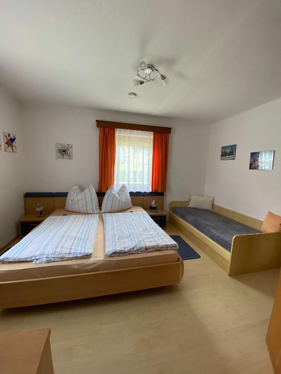 A bed or beds in a room at Ferienhaus Mörtl