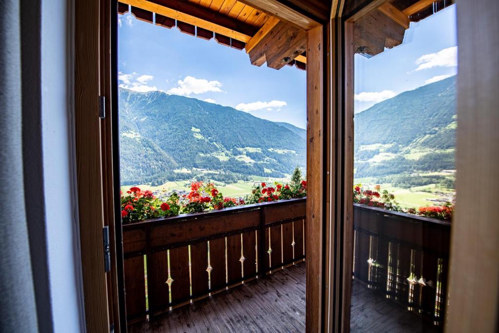 Nespecifikovaný výhled na hory nebo výhled na hory při pohledu z hotelu