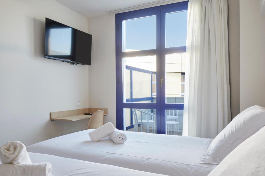 Postel nebo postele na pokoji v ubytování Iraipe Logroño Hotel