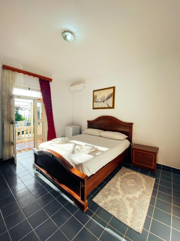 Postel nebo postele na pokoji v ubytování Rei’s place