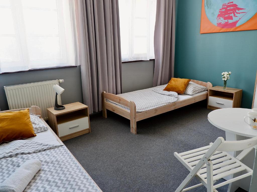 Postel nebo postele na pokoji v ubytování Moon Hostel Gdańsk
