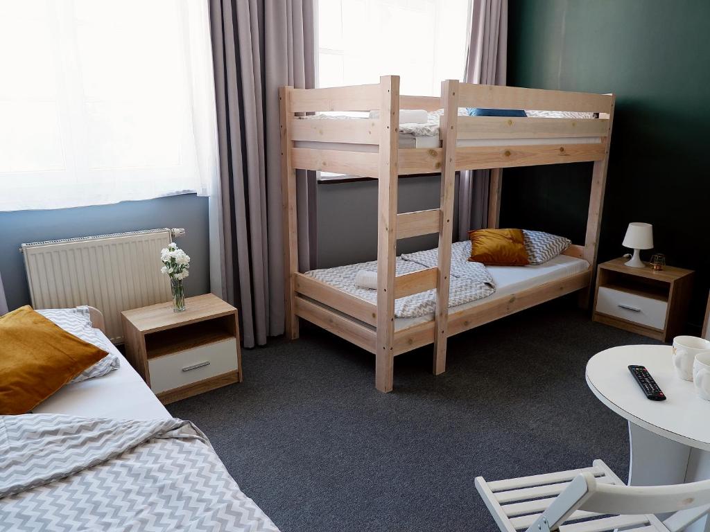 Postel nebo postele na pokoji v ubytování Moon Hostel Gdańsk