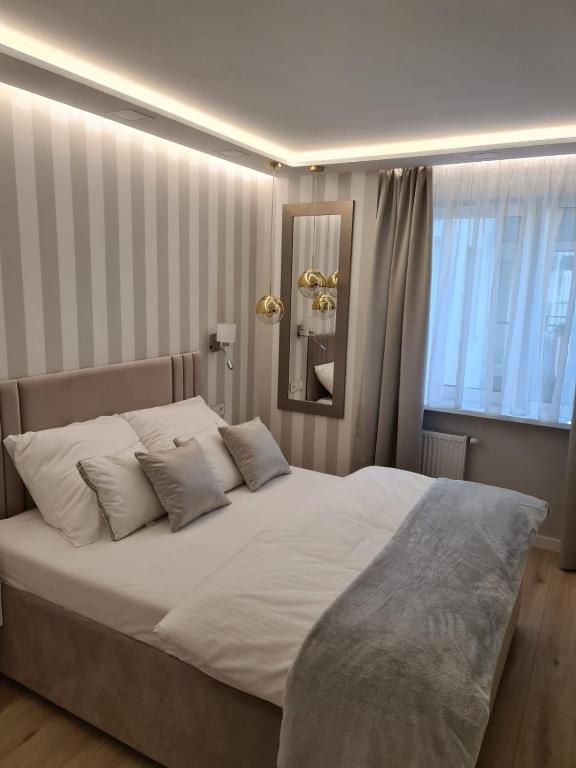 Posteľ alebo postele v izbe v ubytovaní Grand Royal Apartment Premium