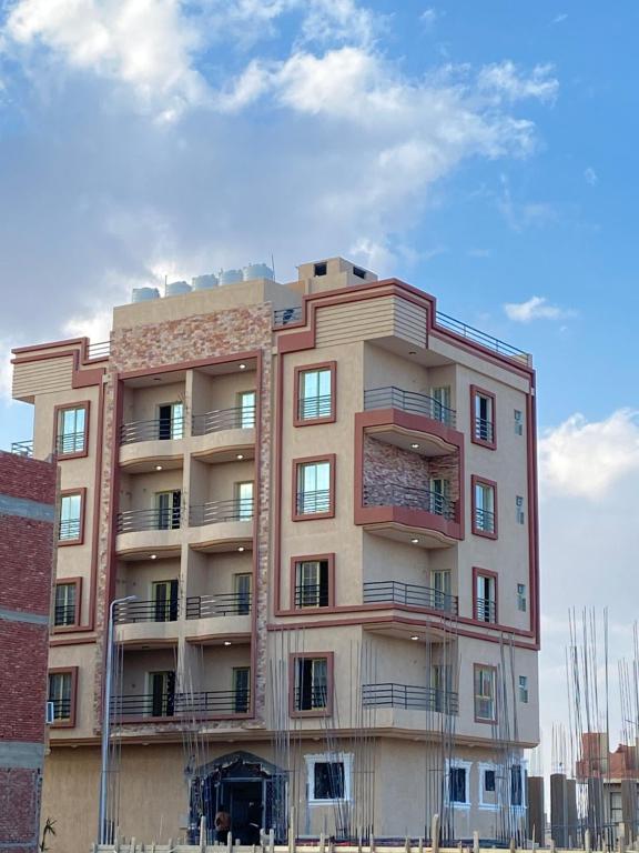 Mando the golden house - Housity