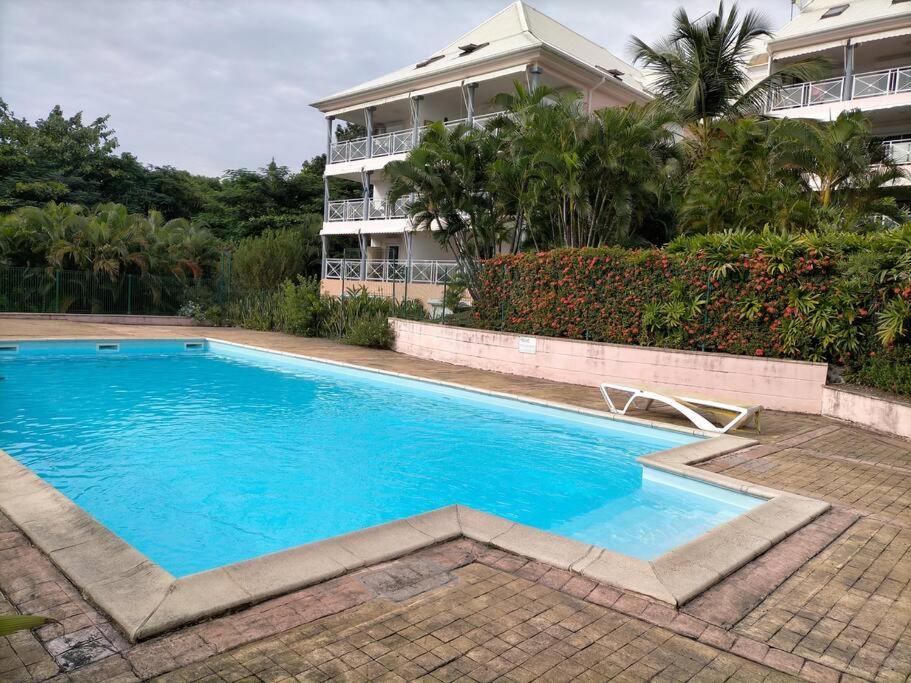 Bazén v ubytování Bel appartement avec piscine, face à la mer nebo v jeho okolí