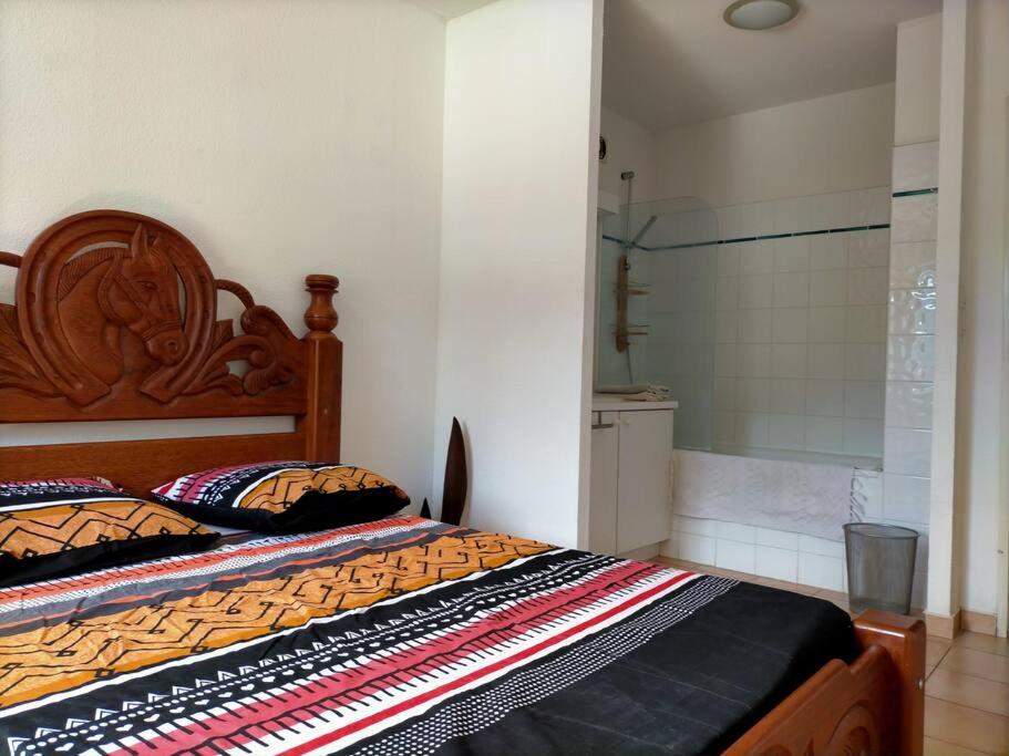 Postel nebo postele na pokoji v ubytování Bel appartement avec piscine, face à la mer