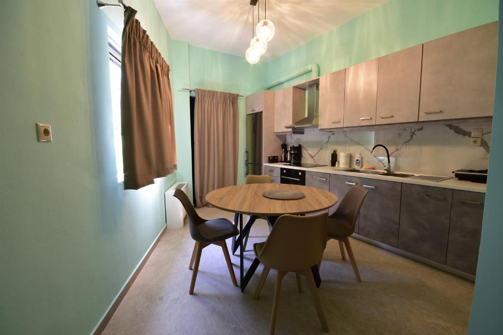 Kuchnia lub aneks kuchenny w obiekcie Konatsi Luxury Apartments