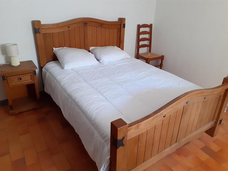 Postel nebo postele na pokoji v ubytování Gîte des Monts de L'Autan