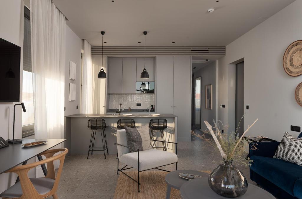 La Vista Suites - 18