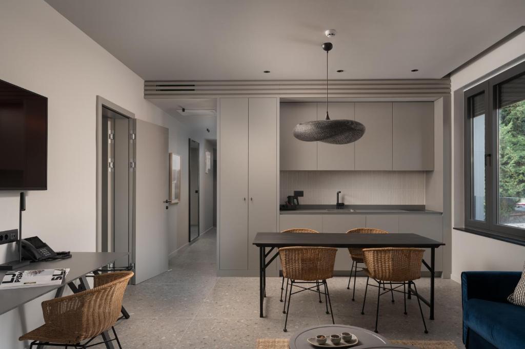 La Vista Suites - 12