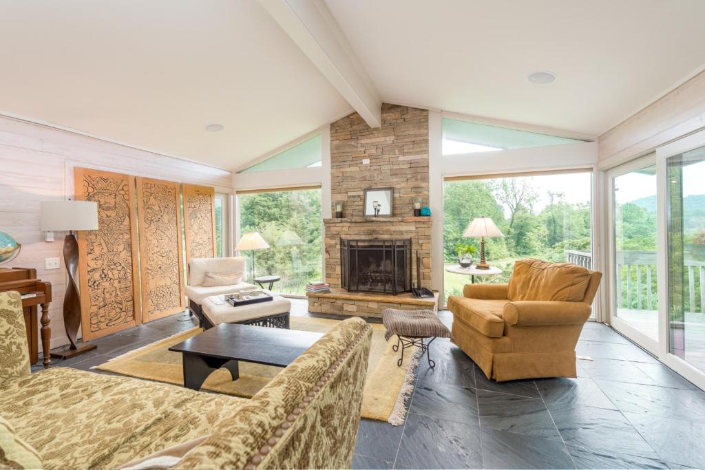 Glen Cannon, Pisgah Forest (updated prices 2024)