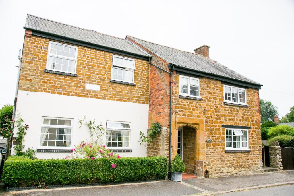 Charming country cottage with garden