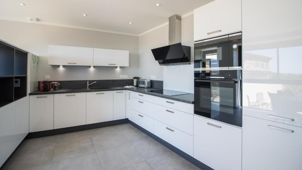 Kuchyň nebo kuchyňský kout v ubytování Maison de la Besse
