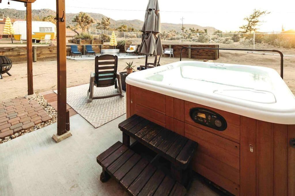 Fotografie z fotogalerie ubytování Cozy Rustic Home minutes to Joshua Tree Nat'l Park v destinaci Joshua Tree