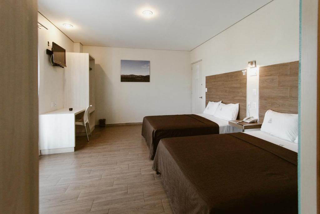 Кровать или кровати в номере Hotel Guivá Aeropuerto