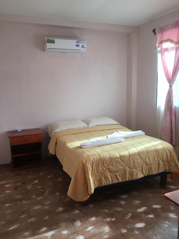 Postel nebo postele na pokoji v ubytování Hostal Nathaly