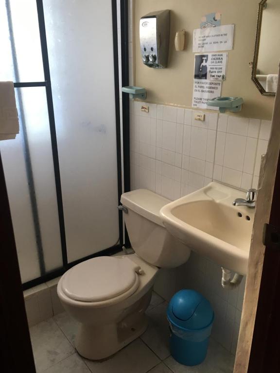 Koupelna v ubytování Hostal Nathaly