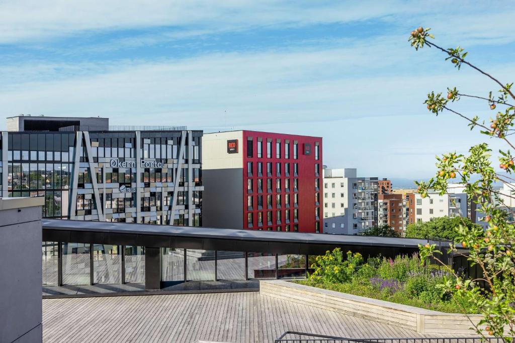 Radisson RED Oslo Økern - Resim 5