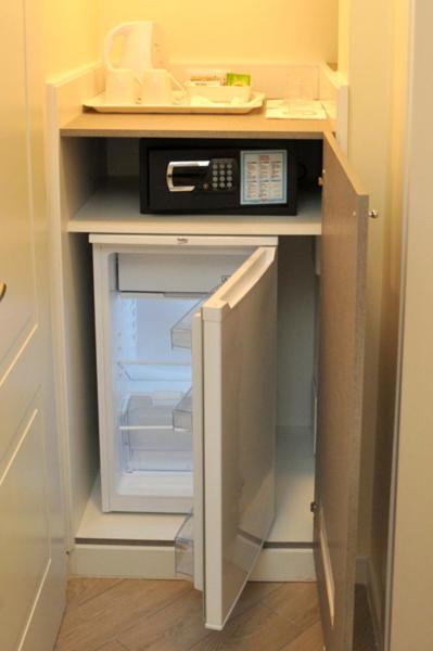 A kitchen or kitchenette at MIGDAL Luxury Suites Roma Testaccio