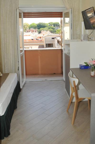 A television and/or entertainment centre at MIGDAL Luxury Suites Roma Testaccio