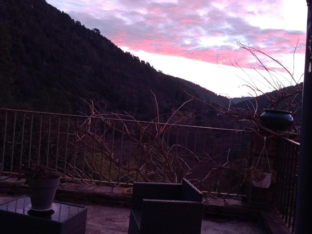 Výhľad na hory alebo výhľad na hory priamo z of the bed and breakfast