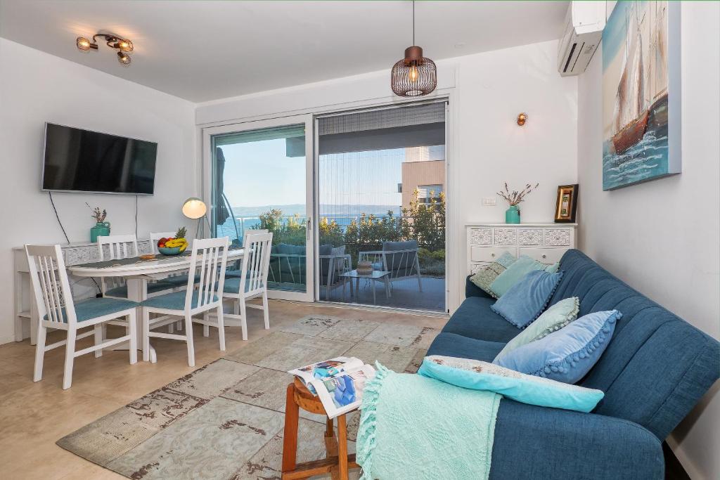 Posedenie v ubytovaní Sea view with garden apartment Joshua
