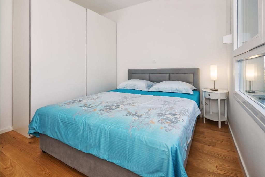 Posteľ alebo postele v izbe v ubytovaní Sea view with garden apartment Joshua