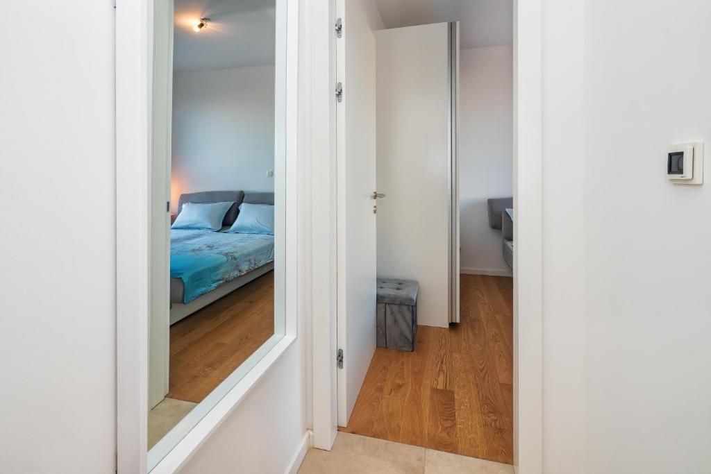 Posteľ alebo postele v izbe v ubytovaní Sea view with garden apartment Joshua