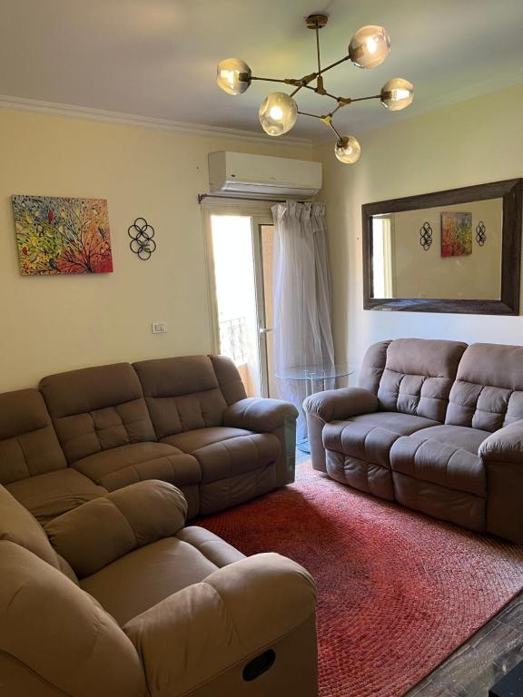 Posezení v ubytování Modern downtown Sheikh Zayed Condo