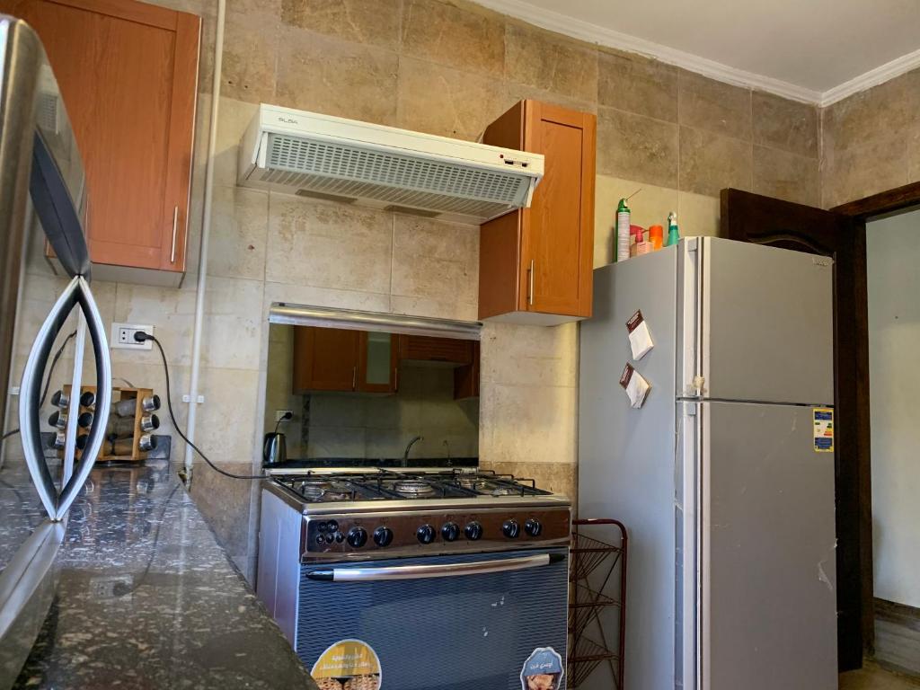 Kuchyň nebo kuchyňský kout v ubytování Modern downtown Sheikh Zayed Condo