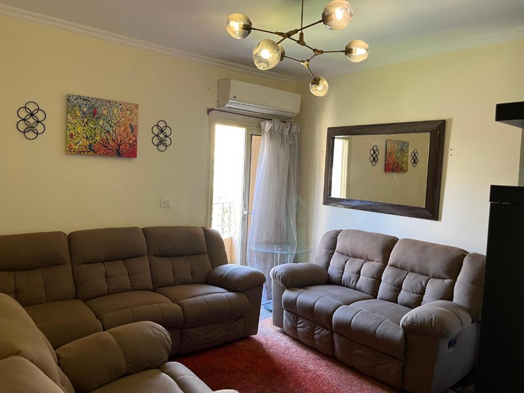 Posezení v ubytování Modern downtown Sheikh Zayed Condo