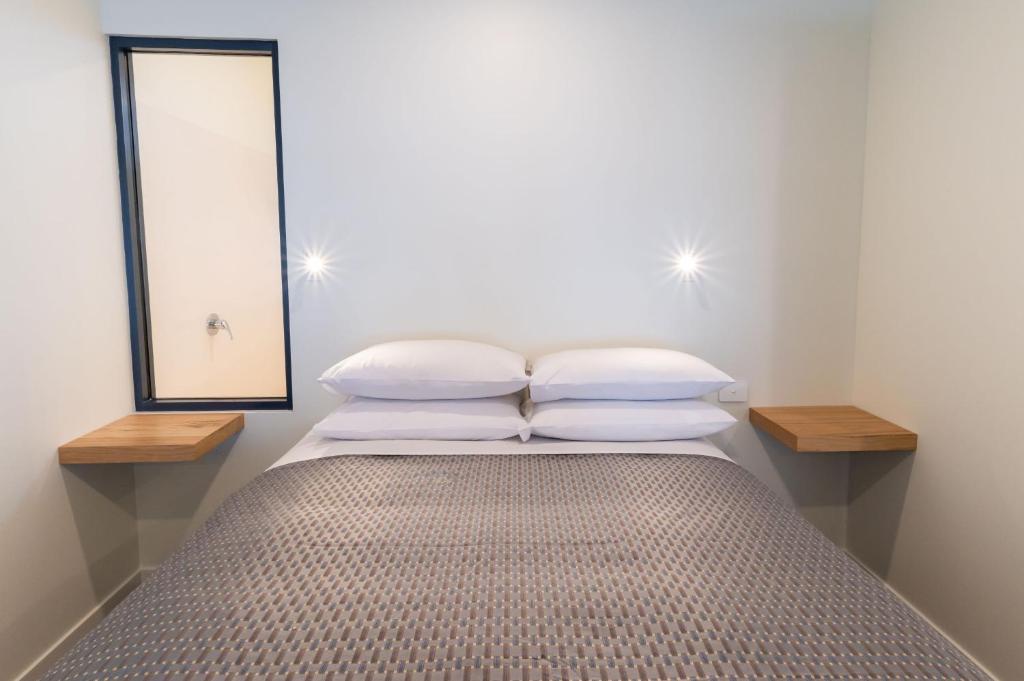 Postel nebo postele na pokoji v ubytování Swansea Beach Chalets