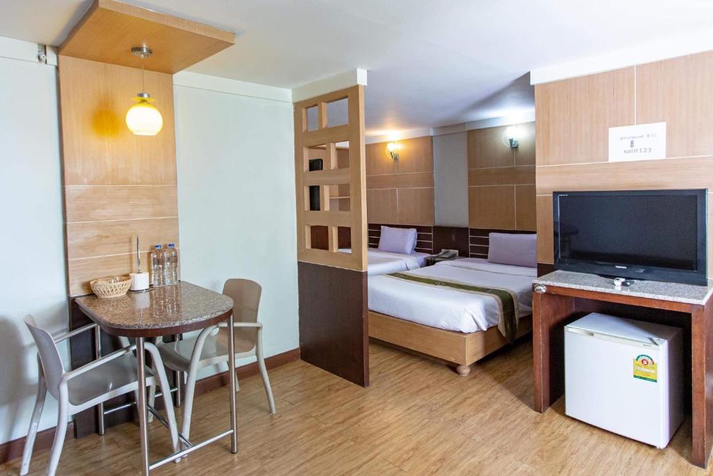 Kuchyň nebo kuchyňský kout v ubytování Satit Grand View Hotel