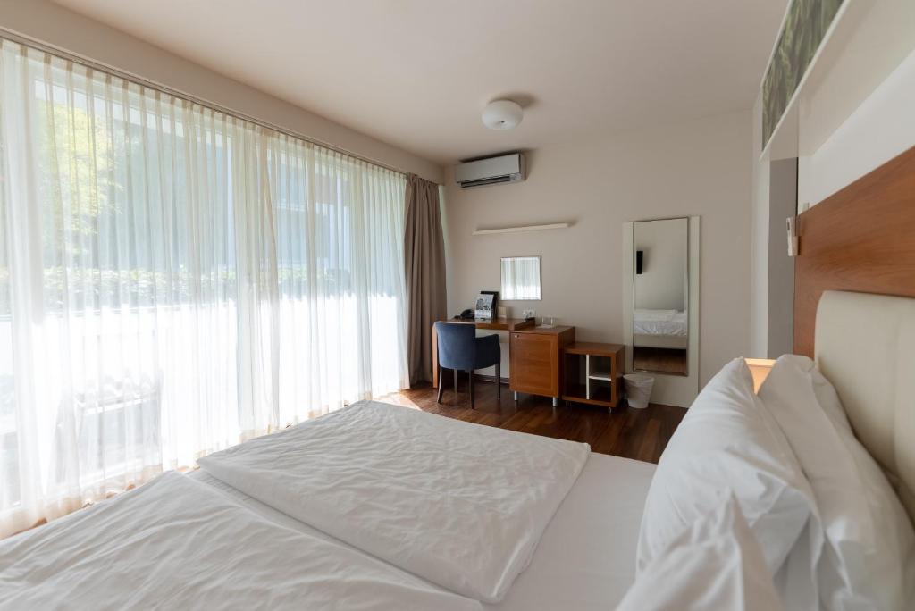 Postel nebo postele na pokoji v ubytování Boutique Hotel Portorose