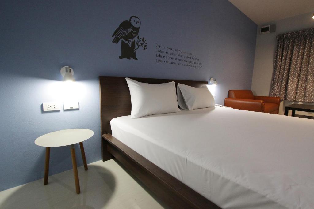 Postel nebo postele na pokoji v ubytování Eazy Motel B.a.n.g.n.a