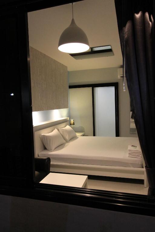 Postel nebo postele na pokoji v ubytování Eazy Motel B.a.n.g.n.a
