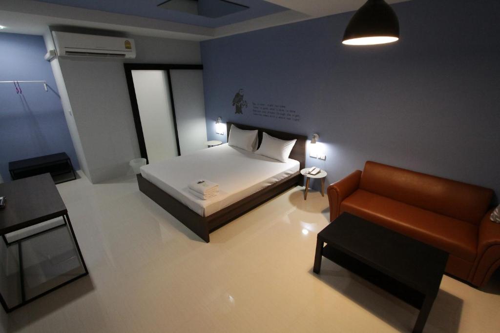 Postel nebo postele na pokoji v ubytování Eazy Motel B.a.n.g.n.a