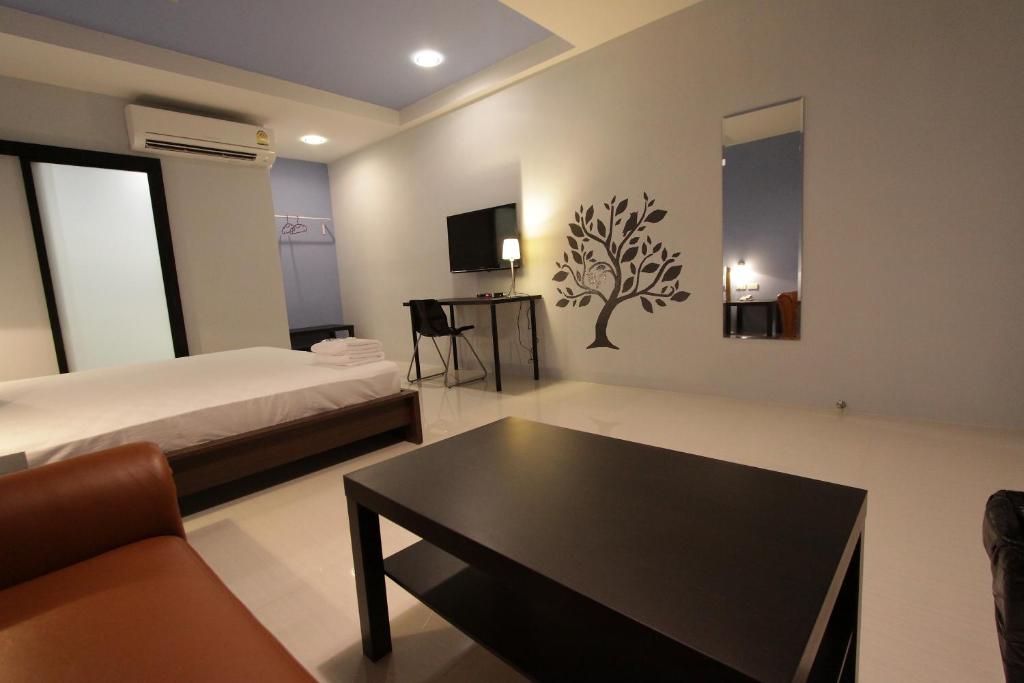 Postel nebo postele na pokoji v ubytování Eazy Motel B.a.n.g.n.a