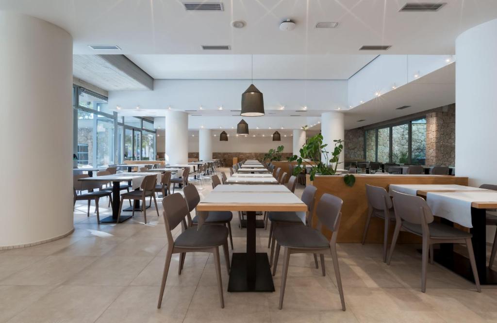 Restaurace v ubytování Bluesun Hotel Soline