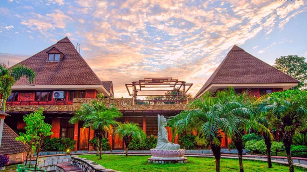 Pyramid Home Divine - A Wellness Resort - Housity