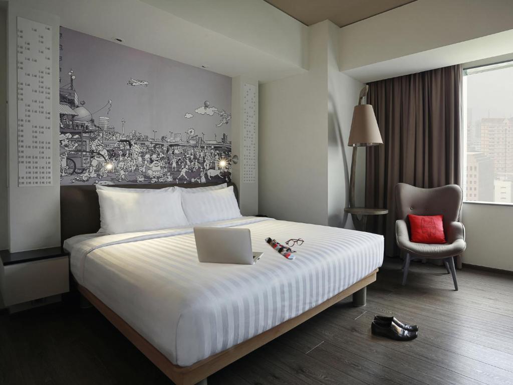 Postel nebo postele na pokoji v ubytování Mercure Jakarta Simatupang