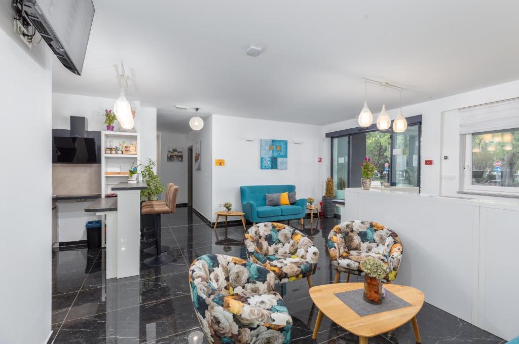 Marine Lux apartments - 14